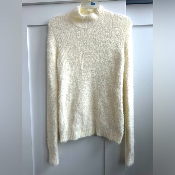 Fuzzy sweater - Picture 1 of 2